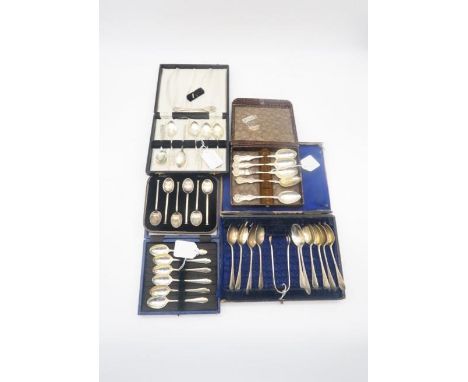 A cased set of silver coffee spoons and sugar tongs, in the Sandringham pattern, by Bellamy &amp; Gordon, Sheffield 1897, ano