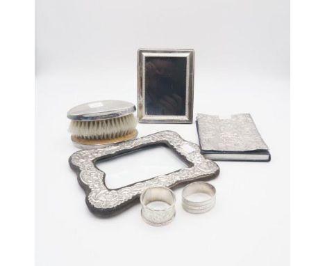 A collection of silver including a 20th century silver mounted photo frame (af), by Keyford Frames Ltd, London 1986, a smalle