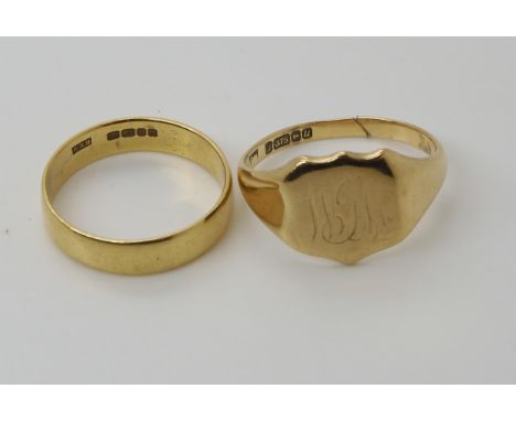 An 18ct gold wedding ring, size R, weight 3.5gms, together with a 9ct shield shaped signet ring (af) approx size T, weight 4.