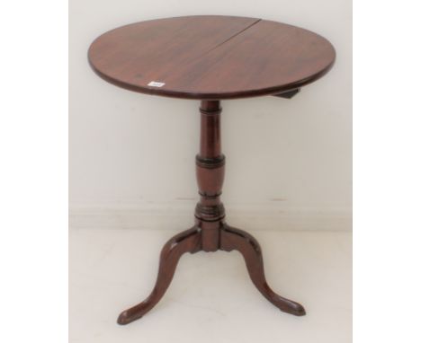 A heavy 19th century circular tilt-top mahogany occasional table on tripod base (59 cm in diameter).