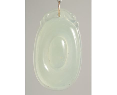 A GOLD TOP ICY JADE PENDANT.