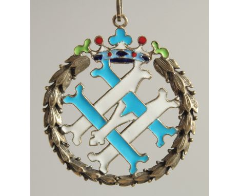 A RUSSIAN SILVER AND ENAMEL LAUREL LEAF BROOCH.