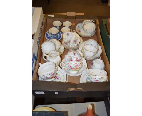 BOX CONTAINING MIXED CHINA CUPS AND SAUCERS