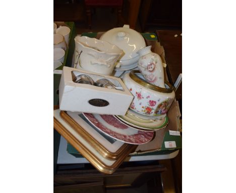 BOX CONTAINING CERAMIC ITEMS INCLUDING VASES, FRUIT BOWLS