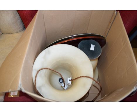 BOX CONTAINING MODERN TABLE LAMP, DECORATIVE ITEMS ETC