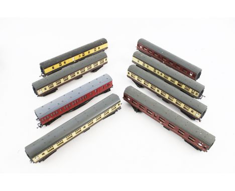 Eight OO gauge coaches. In a variety of liveries, including a Lima M25264, etc.