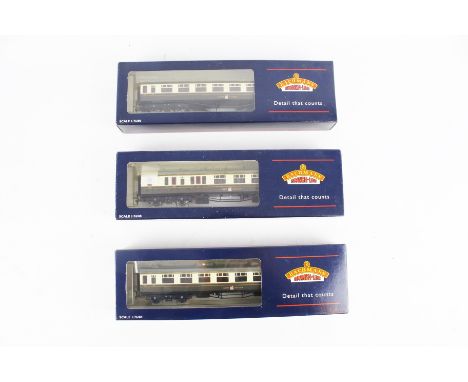 Three Bachmann OO gauge GWR Collett coaches. All with brown and cream liveries, comprising a 34-152C Collett carriage, a 34-0