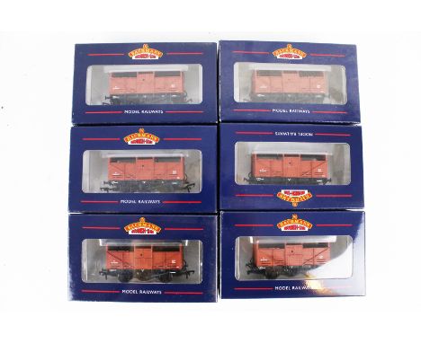 Six Bachmann OO gauge cattle wagons. Comprising eight 37-710 8 Ton Cattle Wagons in British Railways livery, in the original 