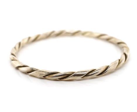 Sterling silver twist bangle with round and flat intertwined wire. Marked 925. Approx weight 30 grams