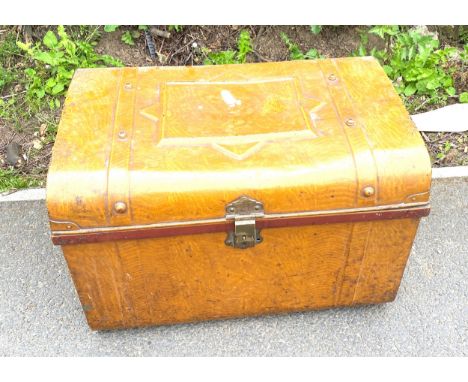 Vintage metal travel trunk, made by Robert Norton and Sons approximate measurements: Height 17.5 inches, Width 25.5 inches, D
