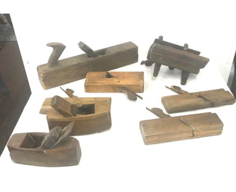 Selection of 8 vintage wood planes 