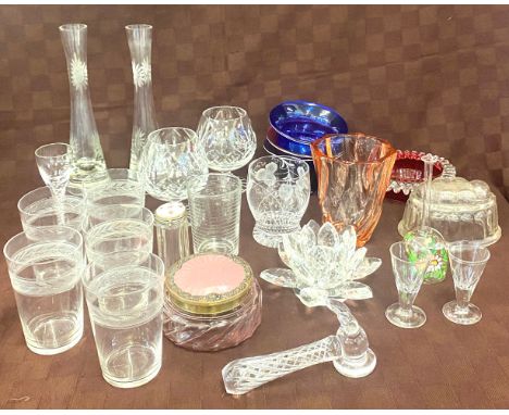 Selection of vintage and later glassware to include bowls, vases etc 