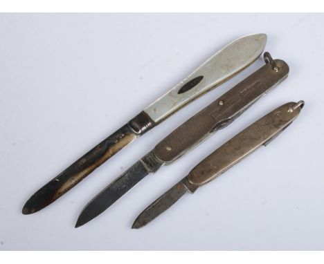 Three folding fruit knives, each bearing either silver blades or silver bodies. To include Walker and Hall and mother of pear