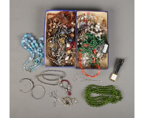 A collection of assorted costume jewellery to include single broken silver chain, Raymond Weil wristwatch, beaded necklaces, 