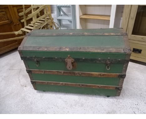 Vintage banded trunk&nbsp;