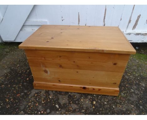Pine trunk H38cm W63cm D38cm approx&nbsp;