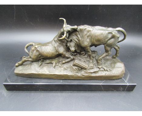 Bronze sculpture of fighting cattle on a marble plinth stamped Clesinger 24x8cm 14cmH