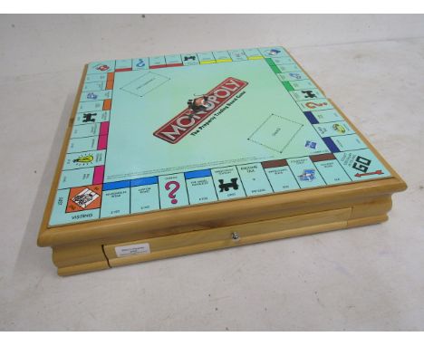 A wooden games compendium, as new featuring Monopoly, Cluedo, Cribbage, Dominoes, Chess