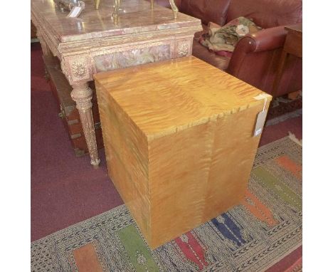 A pair of 20th century satinwood pedestals / lamp tables, H.64 W.56 D.56cm 
