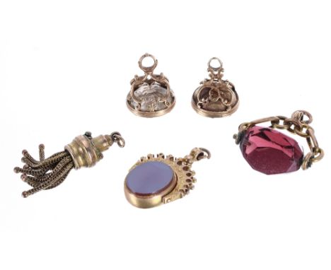 Five assorted gold and gilt seal fobs, including two intaglio matrix, 24.5gm (5)