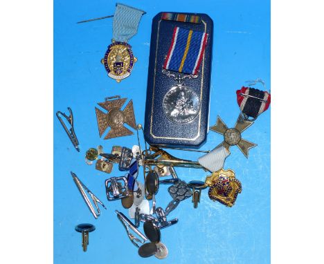 A 1939 Nazi cross; a National Service medal; 2 Masonic medallions; gents cufflinks; tiepins; etc.