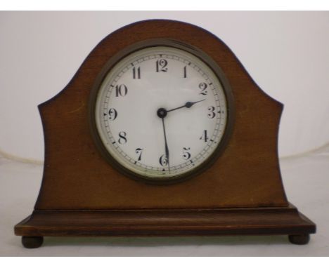 WOODEN MANTLE CLOCK WITH KEY 