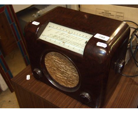 VINTAGE BAKELITE BUSH RADIO