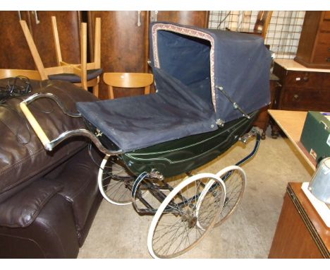 VINTAGE LONDON BABY CARRAIGE PRAM