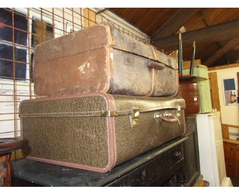 2 VINTAGE SUITCASES