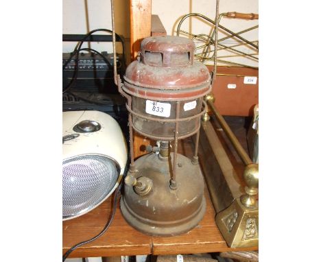 VINTAGE TILLEY LAMP ( SOLD AS A COLLECTORS / DISPLAY ITEM )