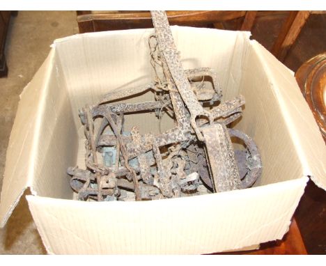 BOX VINTAGE GIN TRAPS ETC