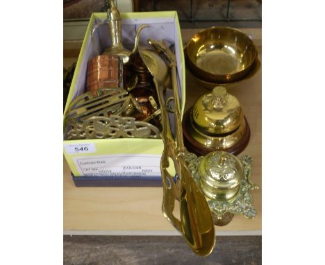 BOX OF MOSTLY BRASS WEAR TO INCLUDE SHOPS BELL, INKWELL AND ORIENTAL STYLE COFFEE POT 