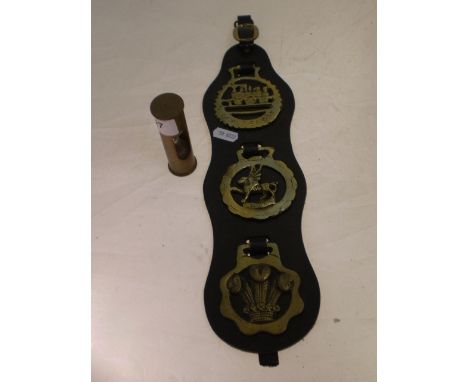 BRASS 14 SECOND EGG TIMER AND STRAP OF 3 HORSE BRASSES