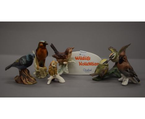 A collection of Goebel birds. The largest 12.5 cm high.