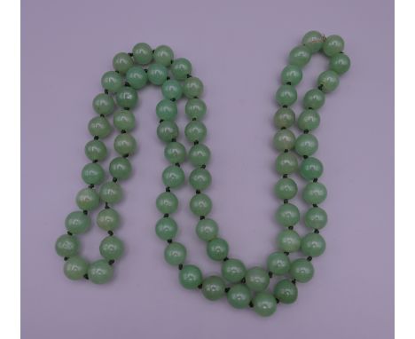 A string of jade beads. 88 cm long.