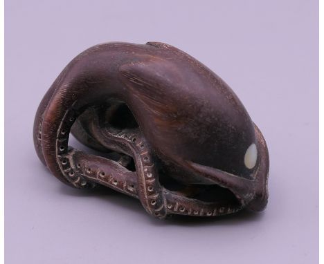 A carved wooden netsuke formed as an octopus. 5 cm long.