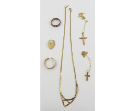 A 9ct gold band ring, cut off; a 9ct gold heart padlock; a 9ct gold flat link necklace; two trace chains, marked '375'; a cro