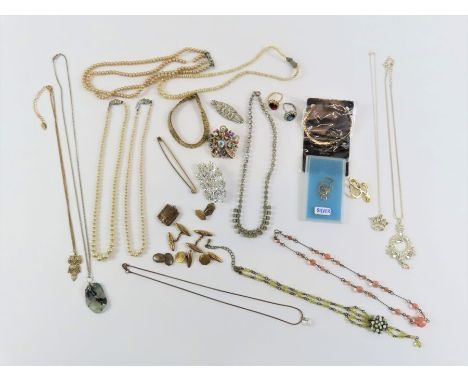 A collection of vintage costume jewellery to include brooches, necklaces and other items