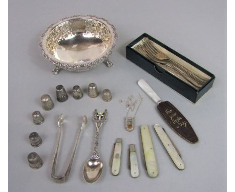 A mixed collection of silver to include a collection of thimbles including an Arts &amp; Crafts thimble with an Aesop's Fable