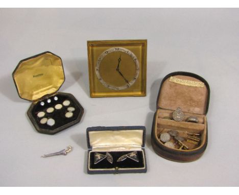 Mixed lot to include a pair of silver niello cufflinks, white metal brooch modelled as a dagger, cased Krementz mother of pea