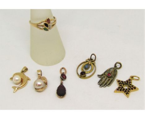 Mixed jewellery comprising a 14k gem set ring, two pearl set pendants; one 14k and the other 10k, a Georgian yellow metal fla