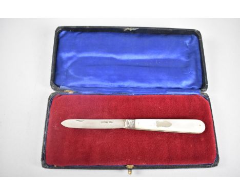 A Silver Bladed Pocket Knife with Mother of Pearl Scales, Hallmarked Sheffield 1909 