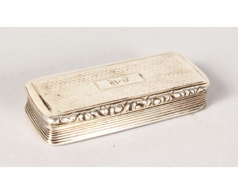 A GEORGIAN SILVER SNUFF BOX.