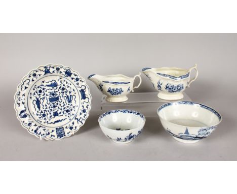 AN 18th CENTURY WORCESTER CANNON BALL PATTERN BOWL together with two Worcester sauce boats, a Hundred Antiques plate and feat