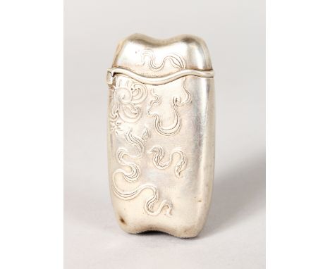 A CHINESE SILVER VESTA CASE.