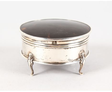 A GEORGE V SILVER AND TORTOISESHELL CIRCULAR TRINKET BOX on four curving legs. 7.5cms diameter. Birmingham 1923.