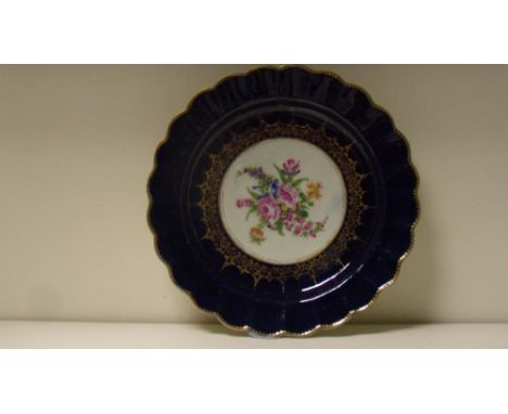 A Worcester plate painted centrally with coloured flowers, 21.5cm (98.5 in) diameter  Good but for minor wear to the gilding