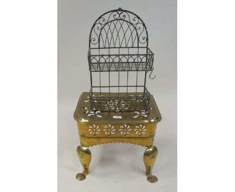 A Victorian brass footman with pierced top and rounded front corners on cabriole bracket front legs, 41cm wide, and a wire wo
