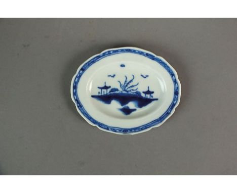 A Caughley toy meat plate, circa 1785, painted in blue with the Island pattern within a painted exterior border, 10.2cm wide
