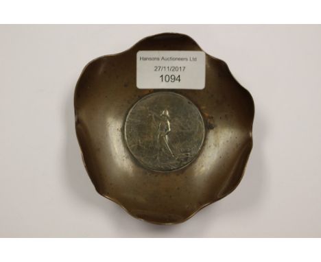 Boer War Memorative Dish. A copper dish dish with floral shape with an inset 45mm diameter double sided white metal medalion 